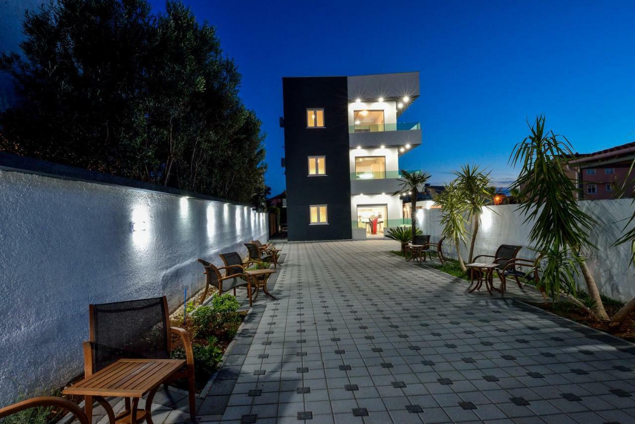 Boutique Apartments Blitz ビビニェ エクステリア 写真