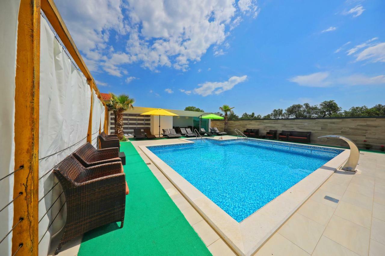 Boutique Apartments Blitz ビビニェ エクステリア 写真